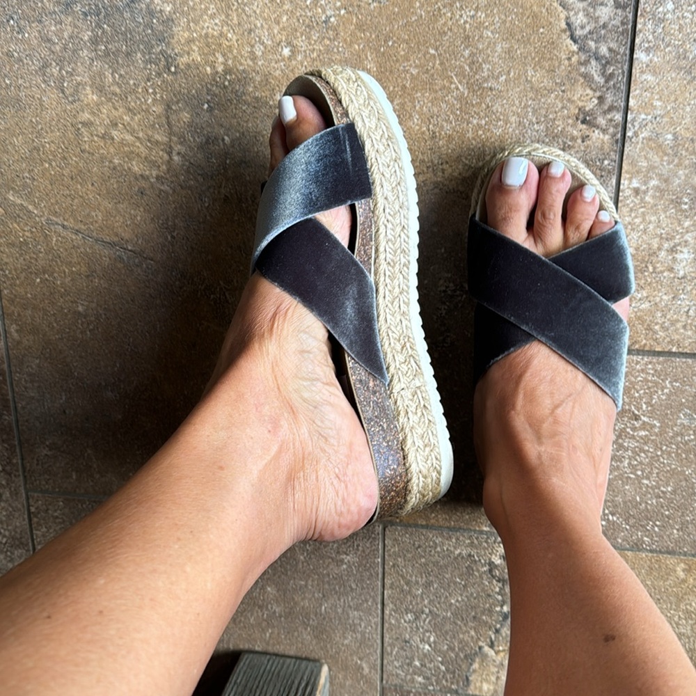 Platform Velvet Slides - Picture 5 of 5